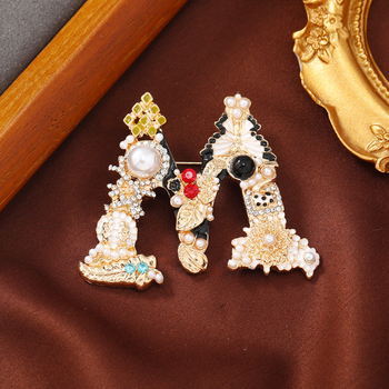 Μόδα Chanel στυλ νέας επιστολής καρφίτσα μαργαριταριών στρας διακριτικό κορσάζ κοστούμι παλτό vintage αξεσουάρ καρφίτσας