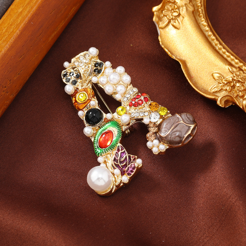 Модна брошка в стил Шанел с нова буква и перла, отличителен корсаж, костюм, палто, винтидж аксесоари за щифтове