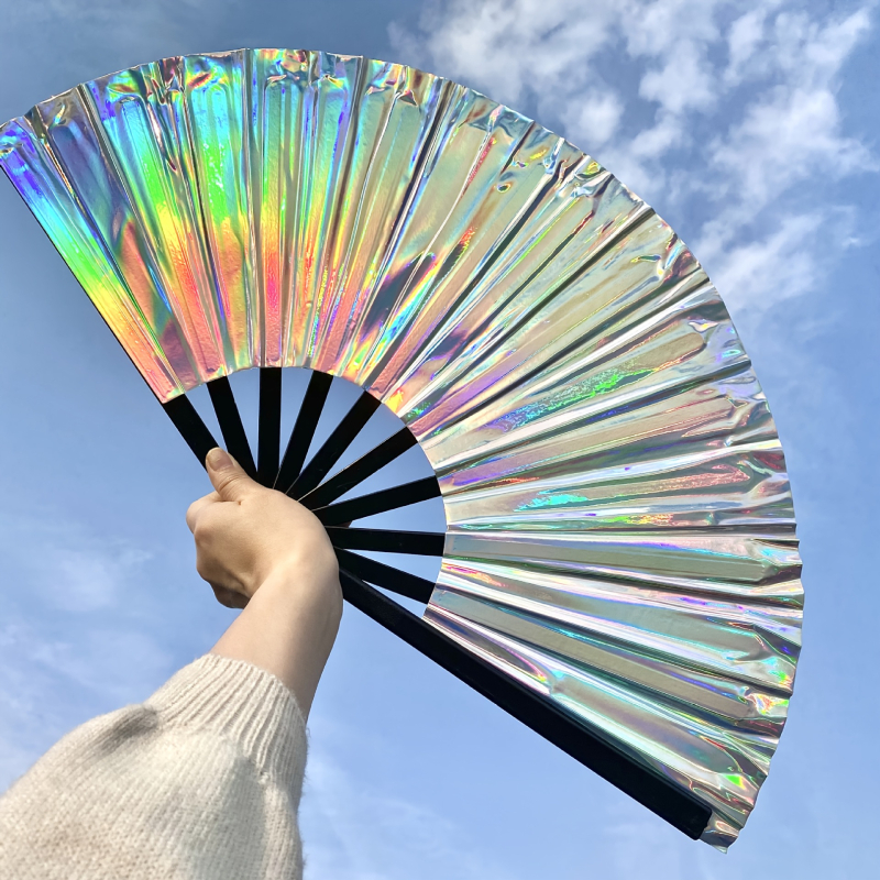 Zenei Fesztiválra Eladó Ezüst PVC Holografikus Fényvisszaverő Fólia Ventilátor Minőségű Bambusz Csont 33cm Kung Fu Ventilátor Nagykereskedelemben