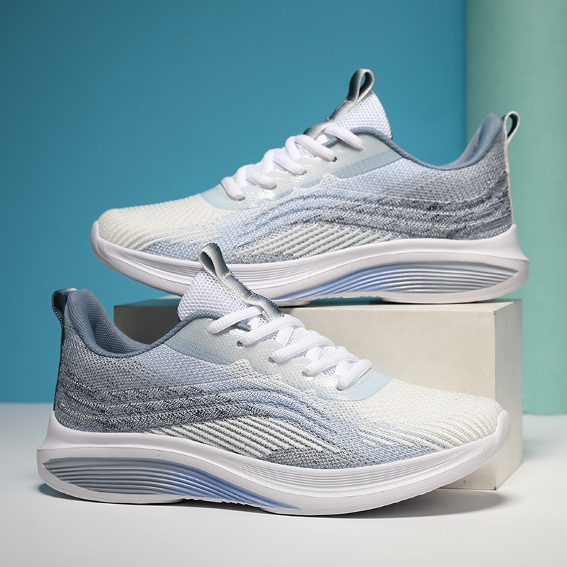 Tarpvalstybiniai lauko sportbačiai. Nauji pavasario ir vasaros neslystantys minkšti dugnai, atsparūs dilimui, tinkleliai, kvėpuojantys, laisvalaikio batai. Universalūs, itin lengvi.