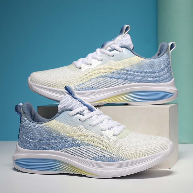 Tarpvalstybiniai lauko sportbačiai. Nauji pavasario ir vasaros neslystantys minkšti dugnai, atsparūs dilimui, tinkleliai, kvėpuojantys, laisvalaikio batai. Universalūs, itin lengvi.