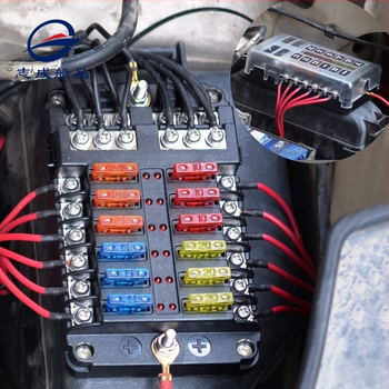 Εργοστάσιο χονδρικής αυτοκινήτου τύπου ένθετου αυτοκινήτου επιβραδυντικό φλόγας κουτί ασφαλειών αρνητικό πολυκάναλο με ενδεικτική λυχνία LED βάση ασφαλειών
