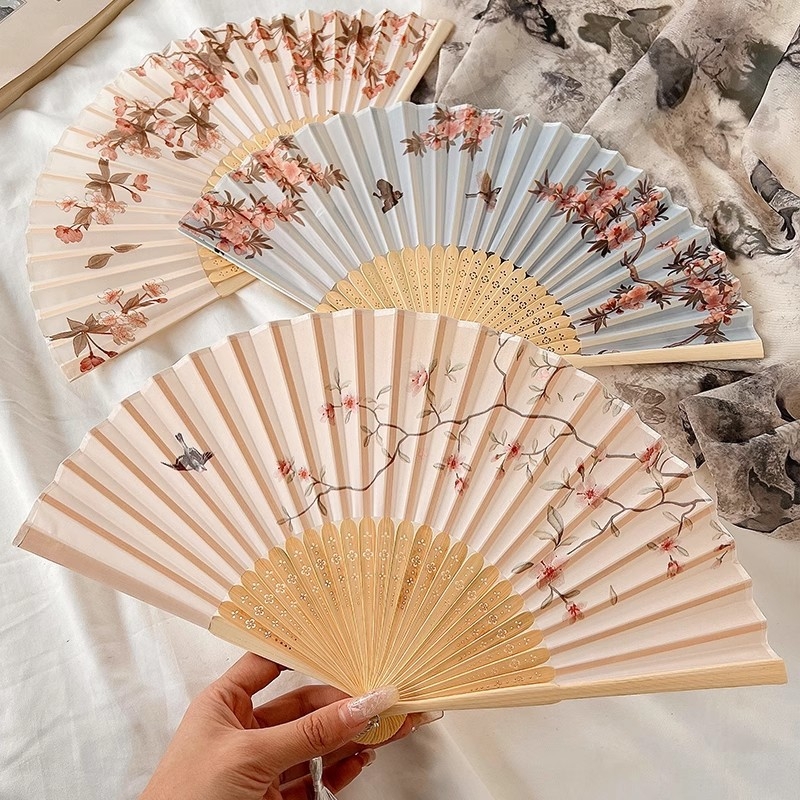 Vanaaegse stiiliga Begoonia kokkupandav ventilaator Uus Hiina kokkupandav väike ventilaator Suvine Hiina stiilis Hanfu fotoga kokkupandav ventilaator Kaasaskantav ventilaator