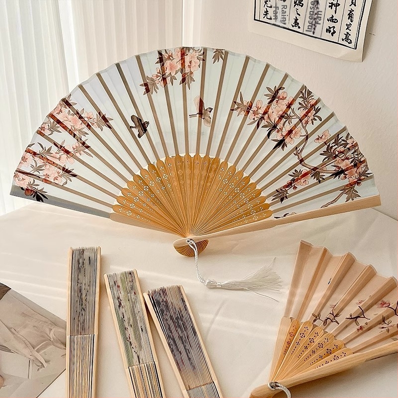 Skladací ventilátor s begóniami v starovekom štýle, nový čínsky skladací malý ventilátor, letný čínsky štýl Hanfu, prenosný ventilátor s fotografiou