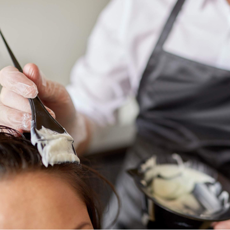 Juuksevärvimise tööriistad, juuksevärvimiskausid, juuksevärvimisrätikud, juuksevärvimispintslid, juuksevärvimiskammid, juuksevärvimistarvikud