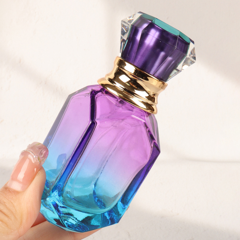 30 ml värviline gradientklaasist parfüümipudeli pihustuspudel kruviklaasist tühi pudel laos hulgimüügis