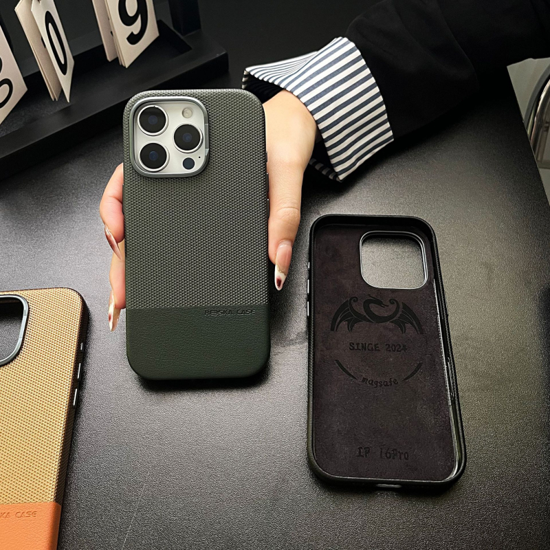 Piemērots iPhone 16 magnētiskajam telefona maciņam ar pūķa mēroga rakstu, raibiem ādas izstrādājumiem, Apple 15ProMax kritienizturīgs aizsargmaciņš 13"