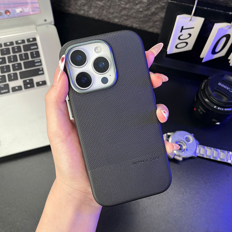 Piemērots iPhone 16 magnētiskajam telefona maciņam ar pūķa mēroga rakstu, raibiem ādas izstrādājumiem, Apple 15ProMax kritienizturīgs aizsargmaciņš 13"