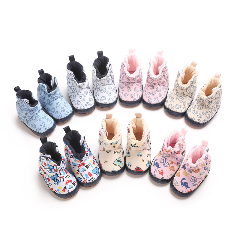 Uued vabaaja moe sügis- ja talvekingad 0-1-aastastele beebipoistele ja -tüdrukutele, multifilmilaadsed lumesaapad pehmete riidest taldadega väikelapse kingad