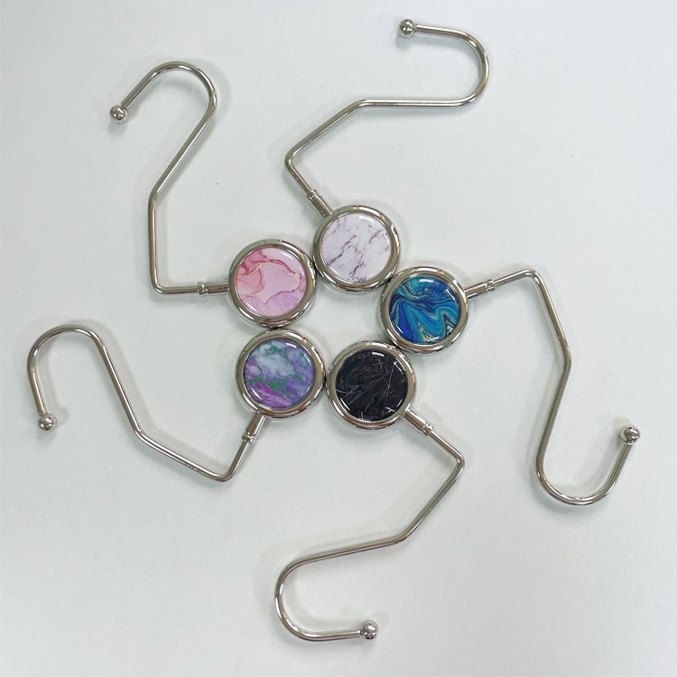 Liigutatav kontorilaud, õpilase seljakoti riputusvahend, lauaarvuti, jõulukonks, riputuskoti konks, epoksümarmorist konks