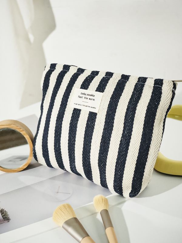 Beeži pagasi piiriülene hooldusteenus on spetsialiseerunud Xiyini tehase triibulisele kosmeetikakotile, mis on käsitsi hoitav suure mahutavusega pesemis- ja hoiustamiskott.