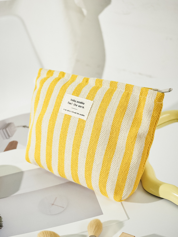 Beeži pagasi piiriülene hooldusteenus on spetsialiseerunud Xiyini tehase triibulisele kosmeetikakotile, mis on käsitsi hoitav suure mahutavusega pesemis- ja hoiustamiskott.