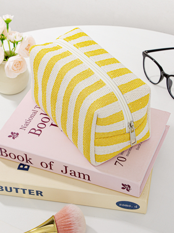 Beeži pagasi piiriülene hooldusteenus on spetsialiseerunud Xiyini tehase triibulisele kosmeetikakotile, mis on käsitsi hoitav suure mahutavusega pesemis- ja hoiustamiskott.