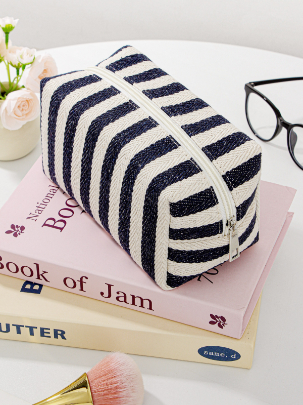 Beeži pagasi piiriülene hooldusteenus on spetsialiseerunud Xiyini tehase triibulisele kosmeetikakotile, mis on käsitsi hoitav suure mahutavusega pesemis- ja hoiustamiskott.