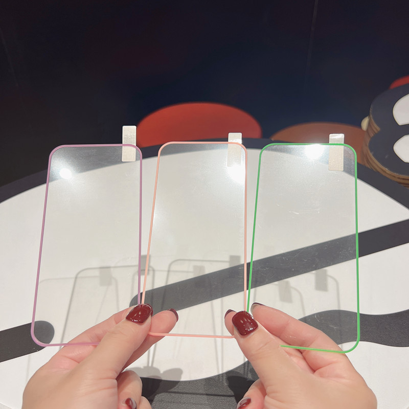 Светещо закалено фолио Promax за iPhone 17, цветно фолио за iPhone 16, Airbag Edge и iPhone 15, флуоресцентно защитно фолио за цял екран и iPhone 13.