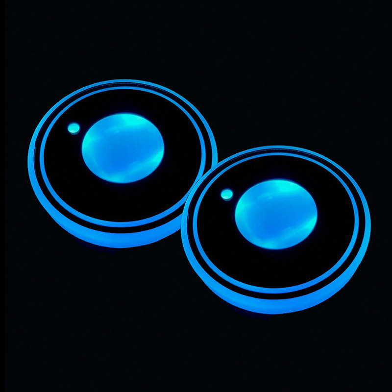 Auto helendav värviline LED-tassimatt libisemiskindla matiga helendav auto automaatne induktsioondekoratiivne atmosfäärivalgus