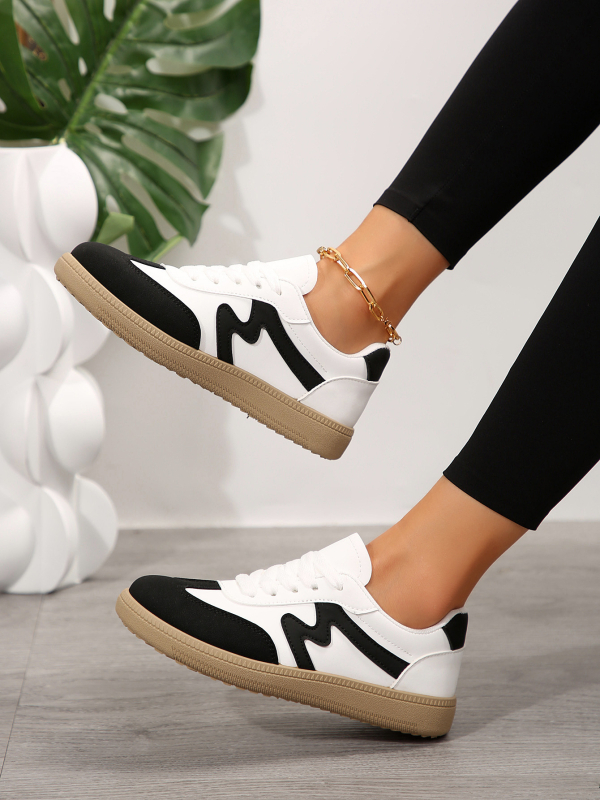 Valged kingad 2025. aasta piiriülesed uued lamedad tossud, paeltega, madala säärega, väliskaubanduse suured moespordi vabaajajalatsid naistele