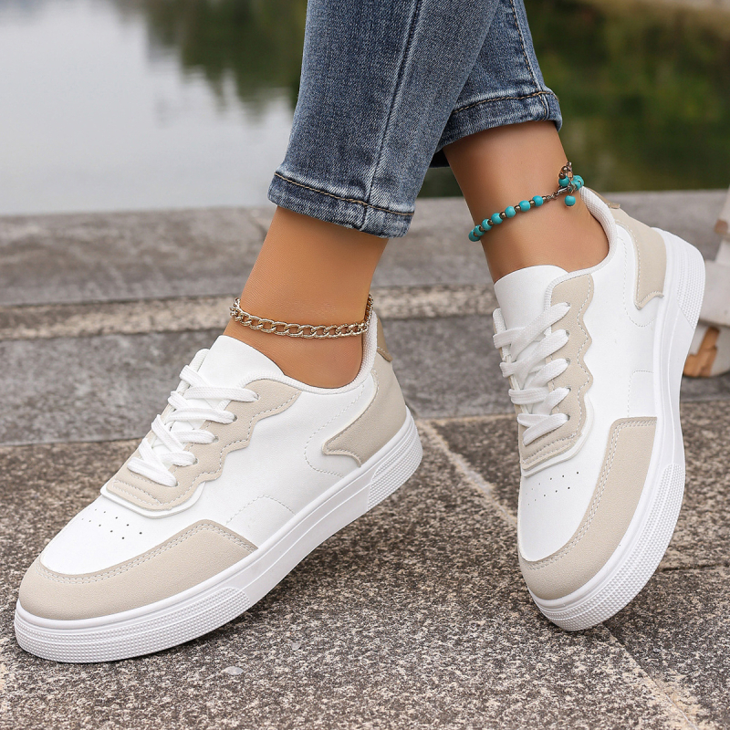 Valged kingad 2025. aasta piiriülesed uued lamedad tossud, paeltega, madala säärega, väliskaubanduse suured moespordi vabaajajalatsid naistele