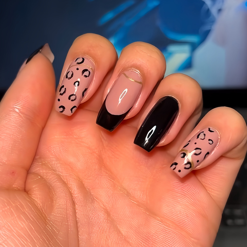 Piiriüleselt müüdavad balletitüüpi kunstküüned keskmise pikkusega taimse lillemustriga kantavad küüned eemaldatavad valmistoodete hulgimüük