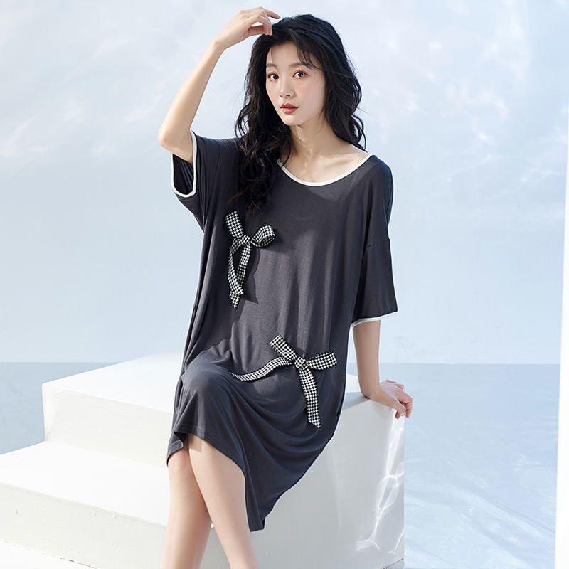 Naiste suvine modaalne jääsiidist seljata lühikeste varrukatega öösärk rinnapatjadega, seksikas ja kantav lahtine koduriietus