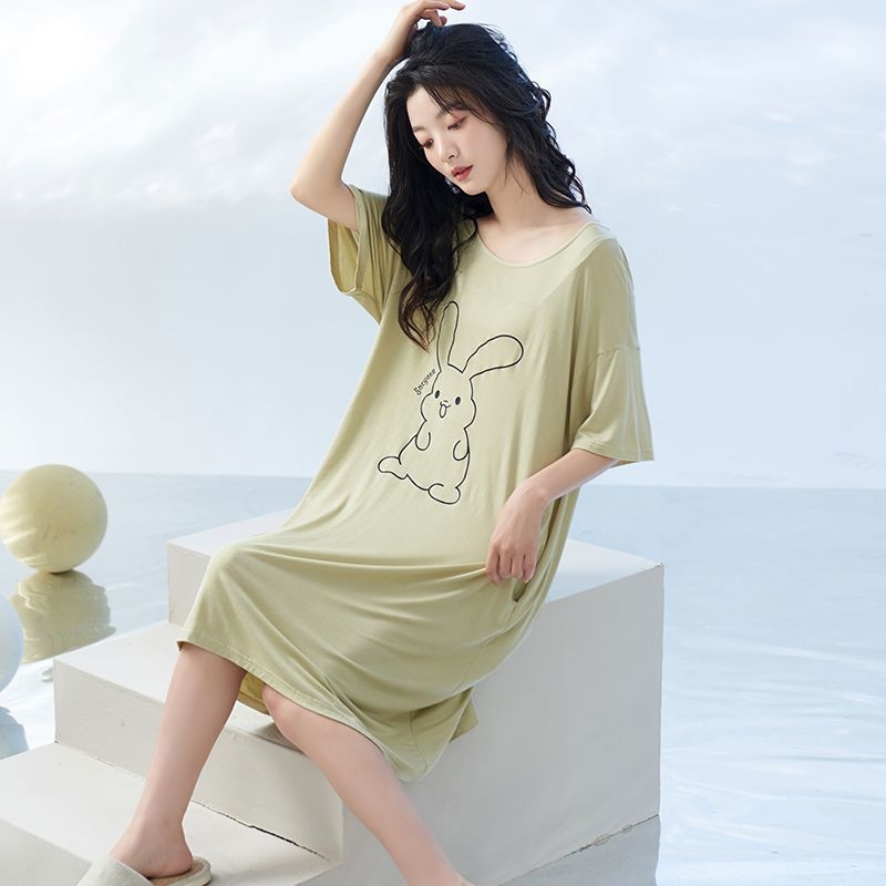 Naiste suvine modaalne jääsiidist seljata lühikeste varrukatega öösärk rinnapatjadega, seksikas ja kantav lahtine koduriietus