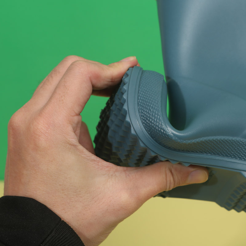 Laste libisemiskindlad pehme põhjaga kummikud. Kerged laste poiste ja tüdrukute beebide kesktoru kummikud. Laste veekingad, eksporditud Jaapanisse. Väliskaubandus.