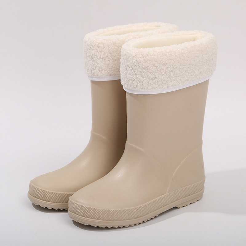 Laste libisemiskindlad pehme põhjaga kummikud. Kerged laste poiste ja tüdrukute beebide kesktoru kummikud. Laste veekingad, eksporditud Jaapanisse. Väliskaubandus.