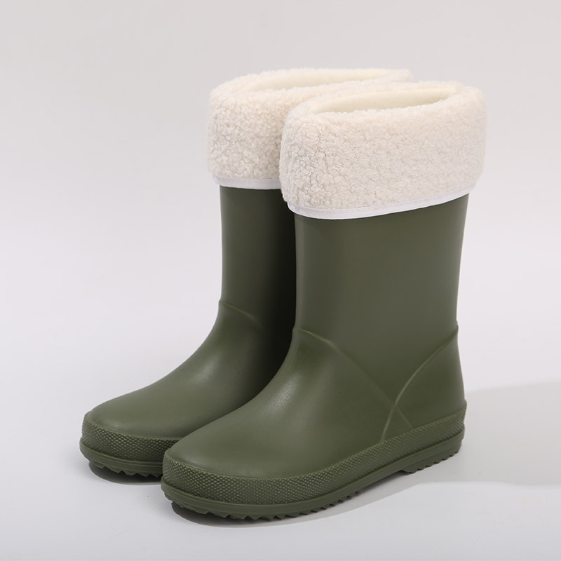 Laste libisemiskindlad pehme põhjaga kummikud. Kerged laste poiste ja tüdrukute beebide kesktoru kummikud. Laste veekingad, eksporditud Jaapanisse. Väliskaubandus.