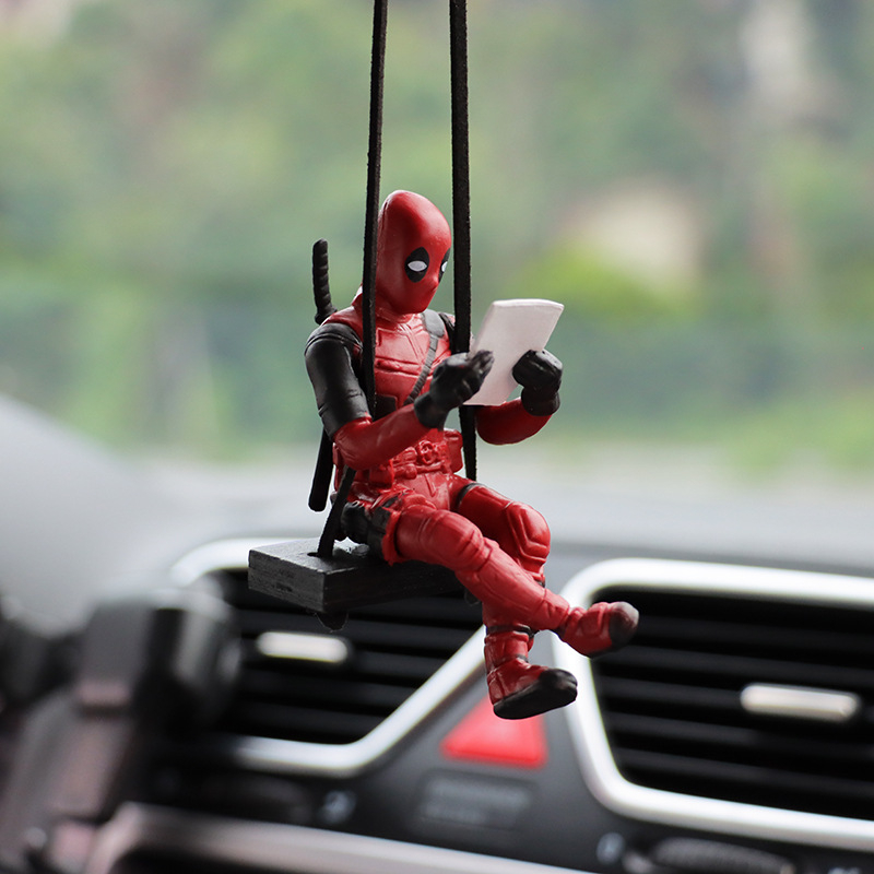 Karikatūras Deadpool automašīnas atpakaļskata spoguļa automašīnas kulona rādījums mazs lēts auto aksesuāri automašīnas kulona interjers