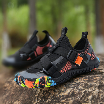 Laste jälgimiskingad Köiega hüppamine Jooksmine Kahlamine Ranna sukeldumiskingad Meeste ja naiste lastejalatsid Lõigatud lapsevanema-lapse kingad