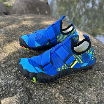 Laste jälgimiskingad Köiega hüppamine Jooksmine Kahlamine Ranna sukeldumiskingad Meeste ja naiste lastejalatsid Lõigatud lapsevanema-lapse kingad