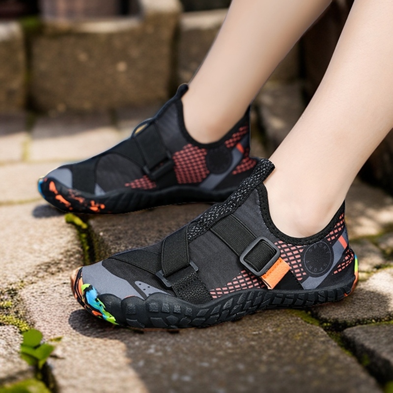 Laste jälgimiskingad Köiega hüppamine Jooksmine Kahlamine Ranna sukeldumiskingad Meeste ja naiste lastejalatsid Lõigatud lapsevanema-lapse kingad