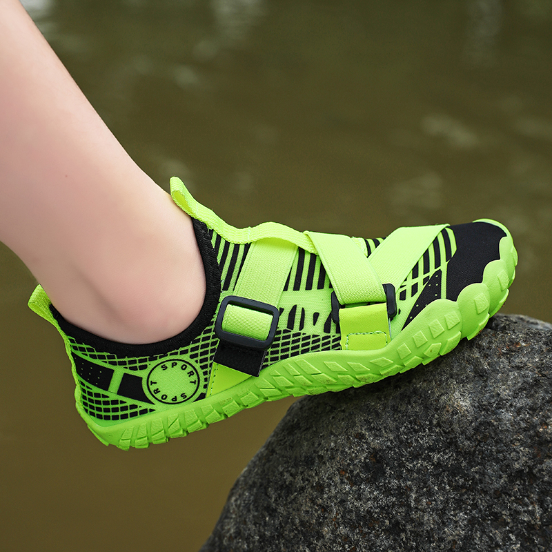 Laste jälgimiskingad Köiega hüppamine Jooksmine Kahlamine Ranna sukeldumiskingad Meeste ja naiste lastejalatsid Lõigatud lapsevanema-lapse kingad