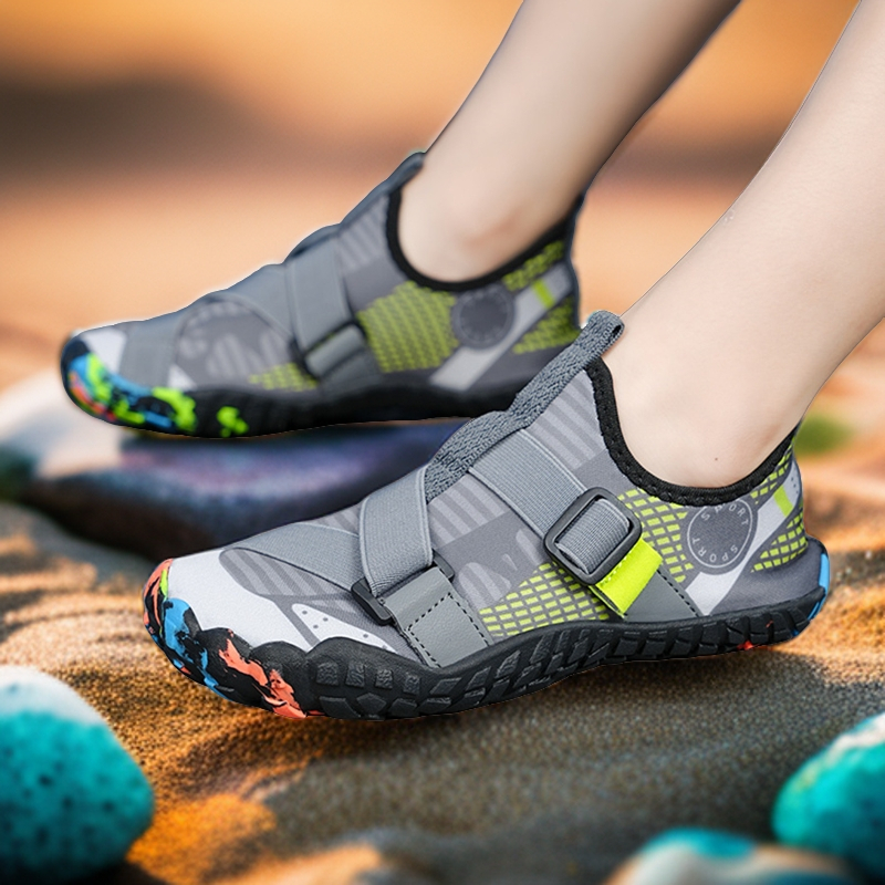 Laste jälgimiskingad Köiega hüppamine Jooksmine Kahlamine Ranna sukeldumiskingad Meeste ja naiste lastejalatsid Lõigatud lapsevanema-lapse kingad