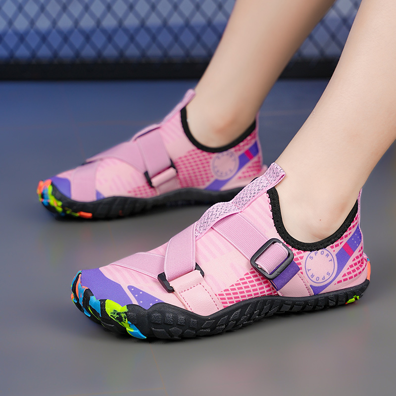 Laste jälgimiskingad Köiega hüppamine Jooksmine Kahlamine Ranna sukeldumiskingad Meeste ja naiste lastejalatsid Lõigatud lapsevanema-lapse kingad