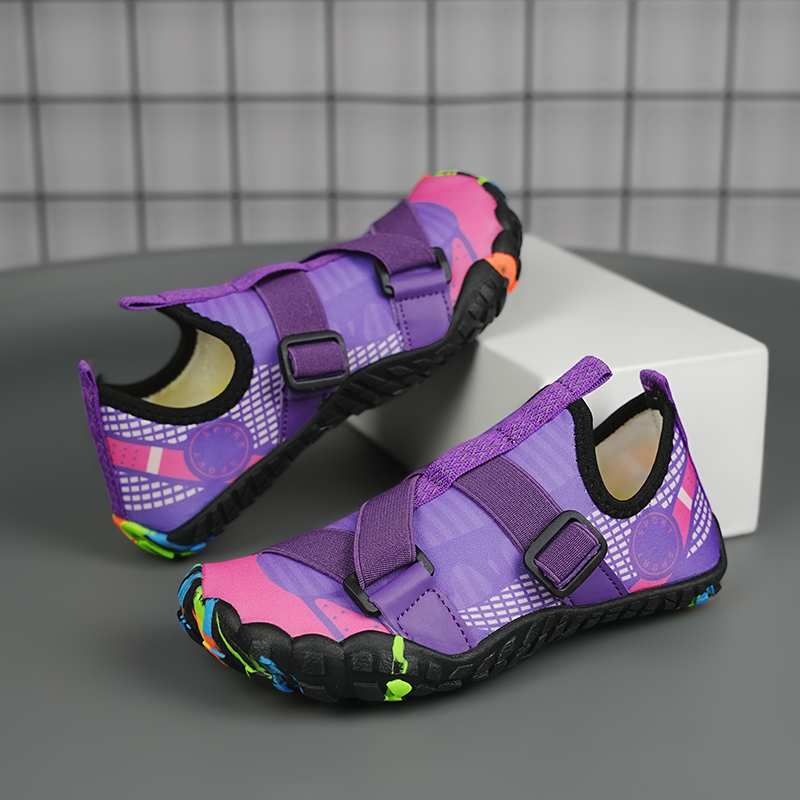 Laste jälgimiskingad Köiega hüppamine Jooksmine Kahlamine Ranna sukeldumiskingad Meeste ja naiste lastejalatsid Lõigatud lapsevanema-lapse kingad