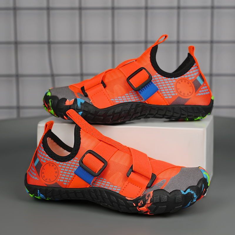 Laste jälgimiskingad Köiega hüppamine Jooksmine Kahlamine Ranna sukeldumiskingad Meeste ja naiste lastejalatsid Lõigatud lapsevanema-lapse kingad