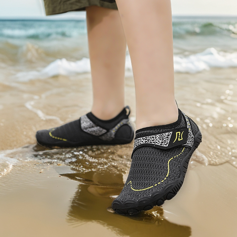 Laste jälgimiskingad Köiega hüppamine Jooksmine Kahlamine Ranna sukeldumiskingad Meeste ja naiste lastejalatsid Lõigatud lapsevanema-lapse kingad