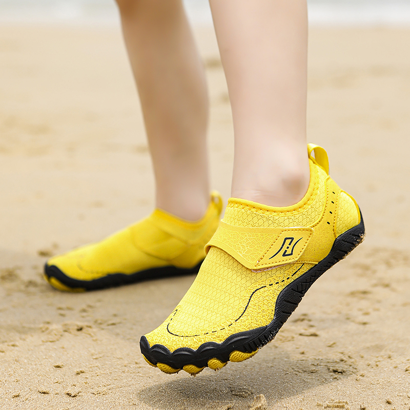 Laste jälgimiskingad Köiega hüppamine Jooksmine Kahlamine Ranna sukeldumiskingad Meeste ja naiste lastejalatsid Lõigatud lapsevanema-lapse kingad