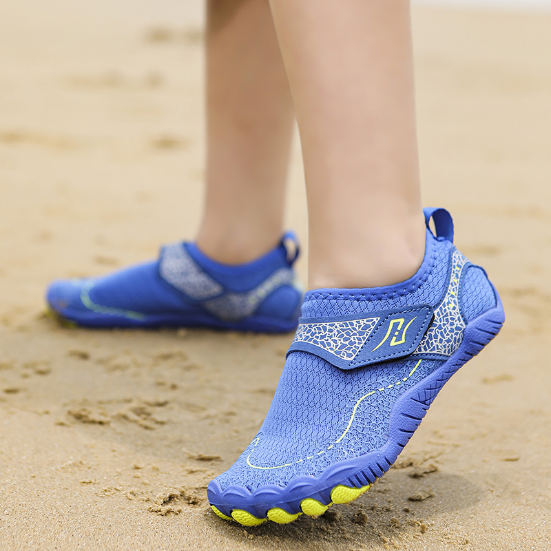 Laste jälgimiskingad Köiega hüppamine Jooksmine Kahlamine Ranna sukeldumiskingad Meeste ja naiste lastejalatsid Lõigatud lapsevanema-lapse kingad