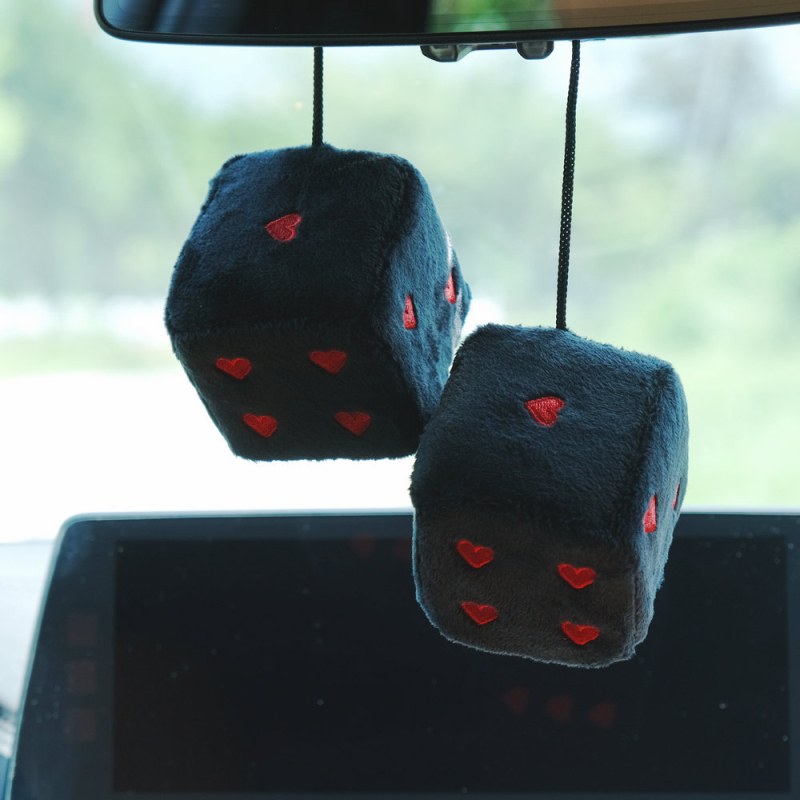 Spot Cross-Border Car Accessories ripats auto sisekujundus stiilne plush-täringutega ripats süda Amazon kuum mudel 2