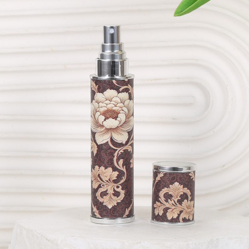 10 ml ėriuko odos vintažinio rašto odinis kvepalų buteliukas su spausdintu aukštos klasės nešiojamu kelioniniu purškimo buteliuku