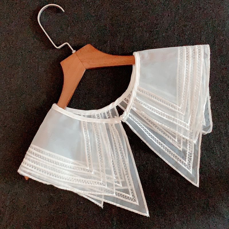 Saldās mežģīnes dekoratīva divslāņu elpojoša mākslīgā apkakle pavasara un vasaras vienkārša atmosfēriska vecuma samazināšanas apģērba sieviešu universāls šalle ārējais spārns