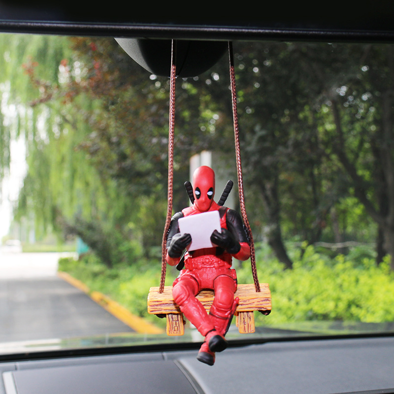 „Swing Duck“ serijos animacinių filmukų „Deadpool“ automobilio galinio vaizdo veidrodėlio pakabukas, skaitanti maža kalė, rankų darbo lėlės automobilio kabantys papuošalai
