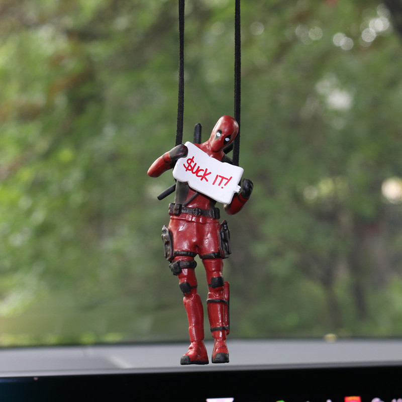 Swing Duck sērijas multfilmas Deadpool automašīnas atpakaļskata spoguļa kulons, lasot mazo kuci, roku darbs, leļļu automašīnas piekaramie rotājumi