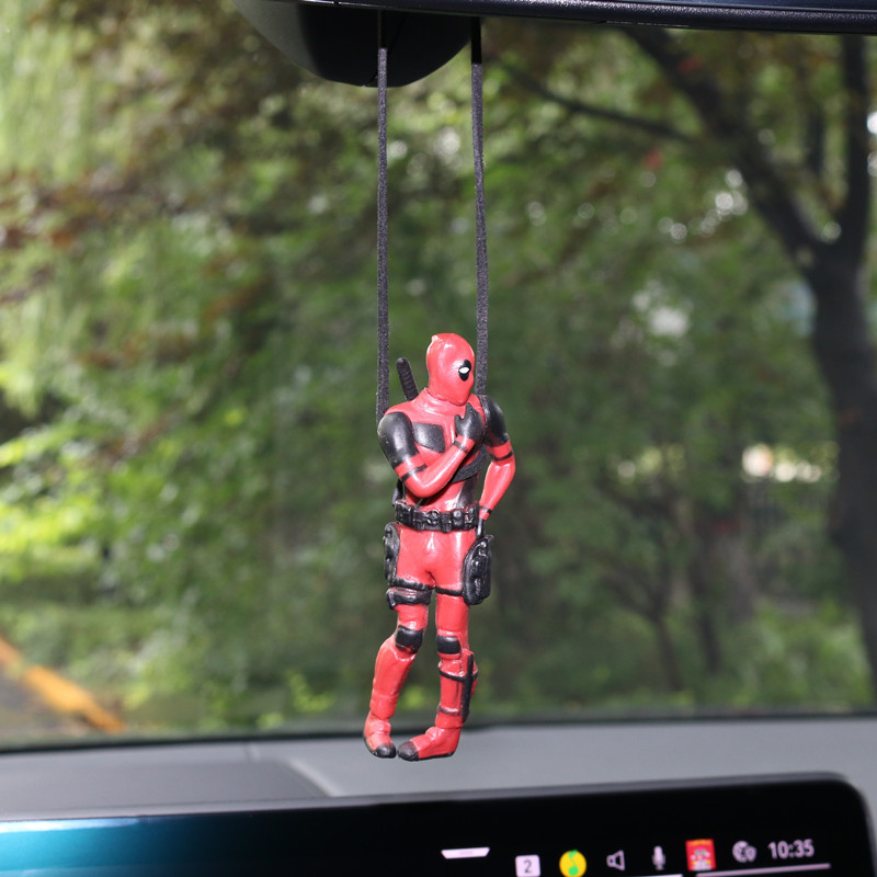Swing Duck sērijas multfilmas Deadpool automašīnas atpakaļskata spoguļa kulons, lasot mazo kuci, roku darbs, leļļu automašīnas piekaramie rotājumi