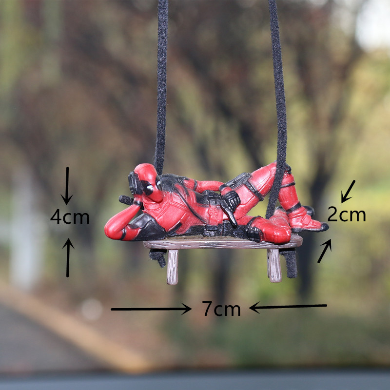 Swing Duck sērijas multfilmas Deadpool automašīnas atpakaļskata spoguļa kulons, lasot mazo kuci, roku darbs, leļļu automašīnas piekaramie rotājumi