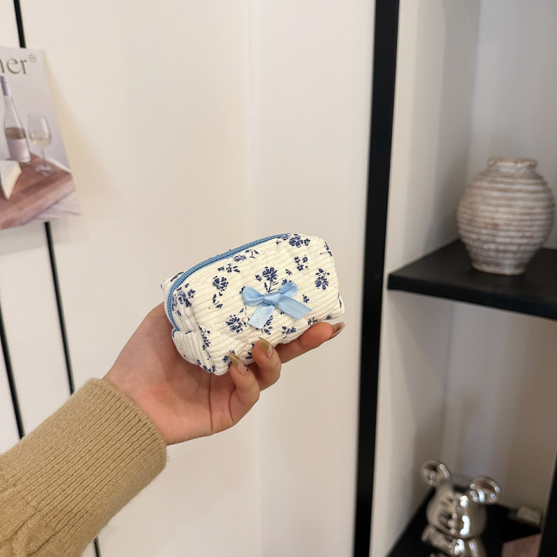 Tüdrukute südamekujulise lipsuga meigikott, naiste suure mahutavusega kaasaskantav tualett-tarvete kott, reisikott, tehase otsemüük