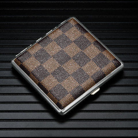 Hulgimüük nahast mustriga sigaretiümbris meestele butiik kerge 20 metallpulgaga nahast sigaretiümbris sigaretihoidja tehase otsesuitsukomplekt