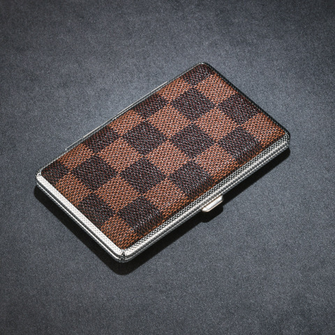 Hulgimüük nahast mustriga sigaretiümbris meestele butiik kerge 20 metallpulgaga nahast sigaretiümbris sigaretihoidja tehase otsesuitsukomplekt